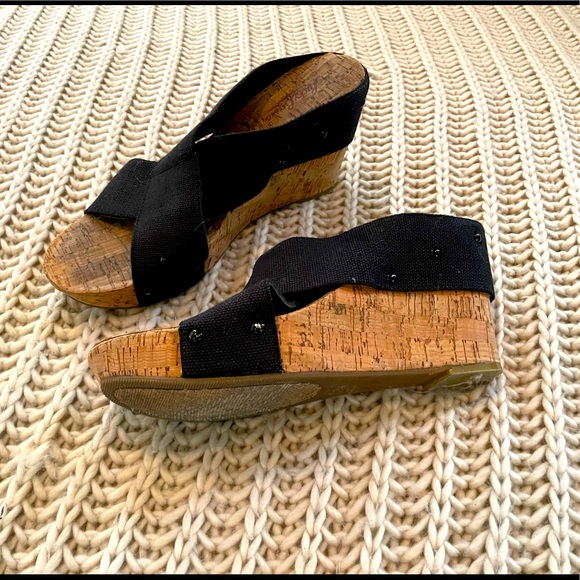 ♻️GOODWILL BOUND♻️ 
⭐️Free w/ Bundle⭐️ Lucky Brand Black Strap Cork Wedges - Picture 2 of 3